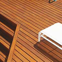 Deck Liso de Madeira